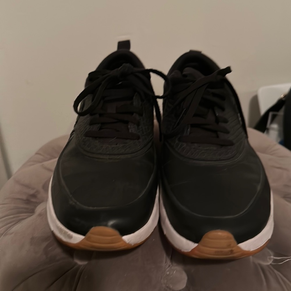 Nike Thea’s